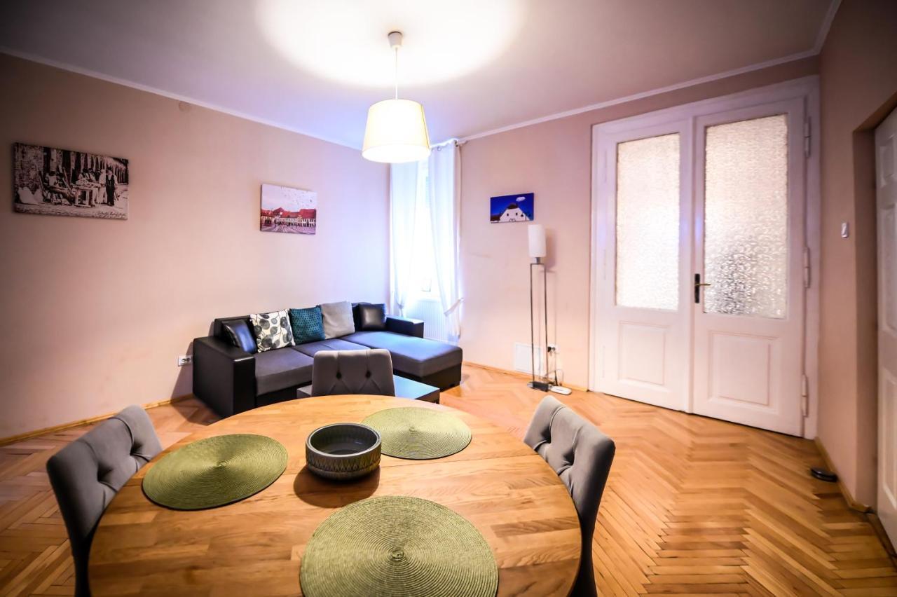 Jules' Sunny, Spacious And Central Apartment Sibiu Exterior foto